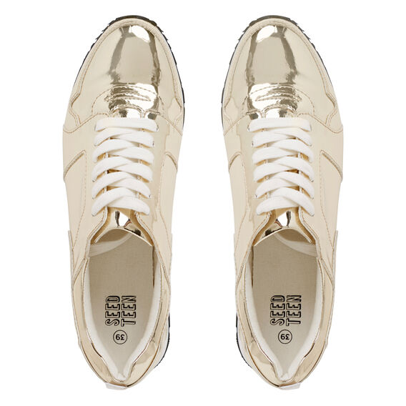gold trainers outfit