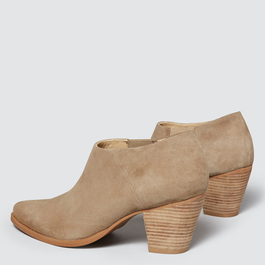 nora combat boot