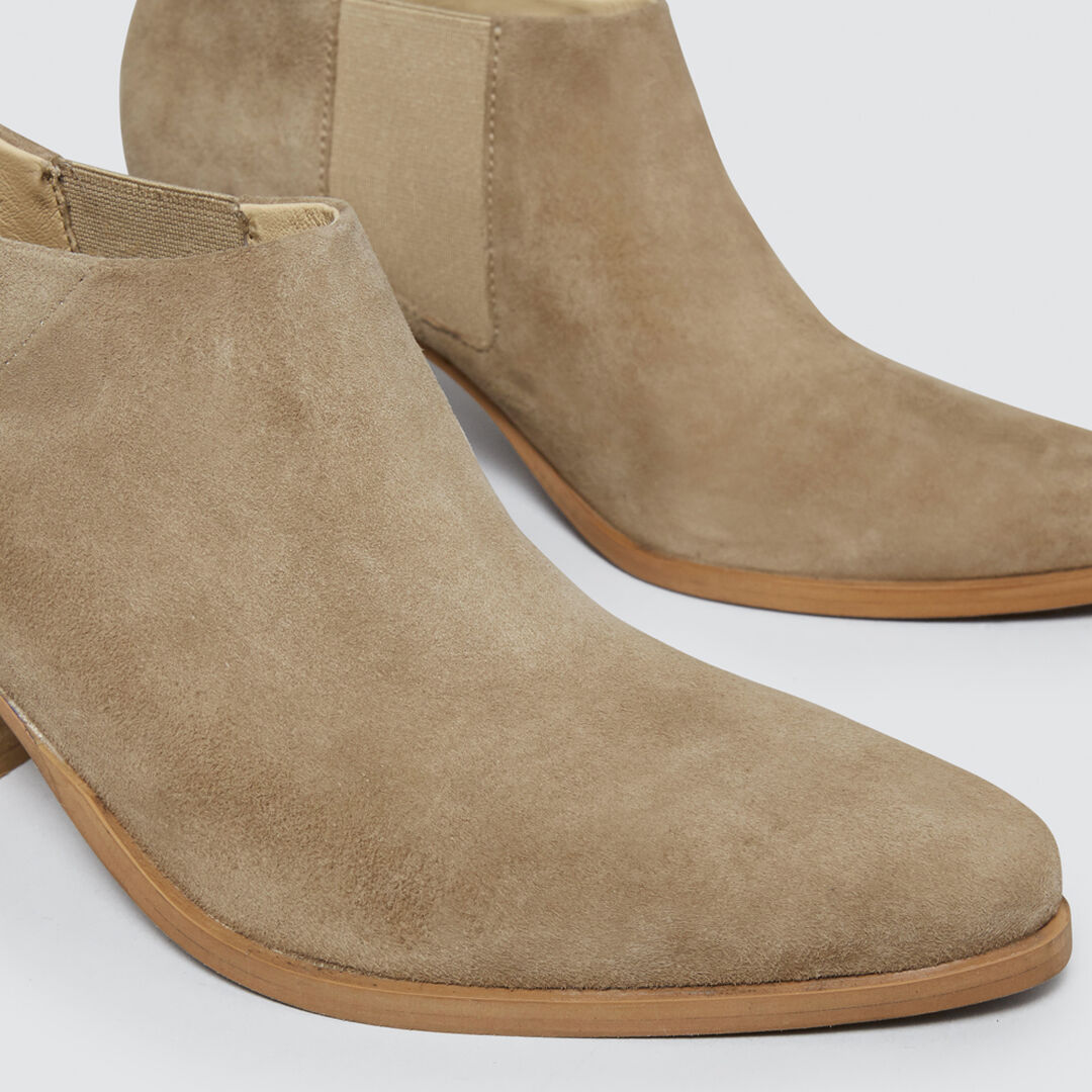 nora combat boot