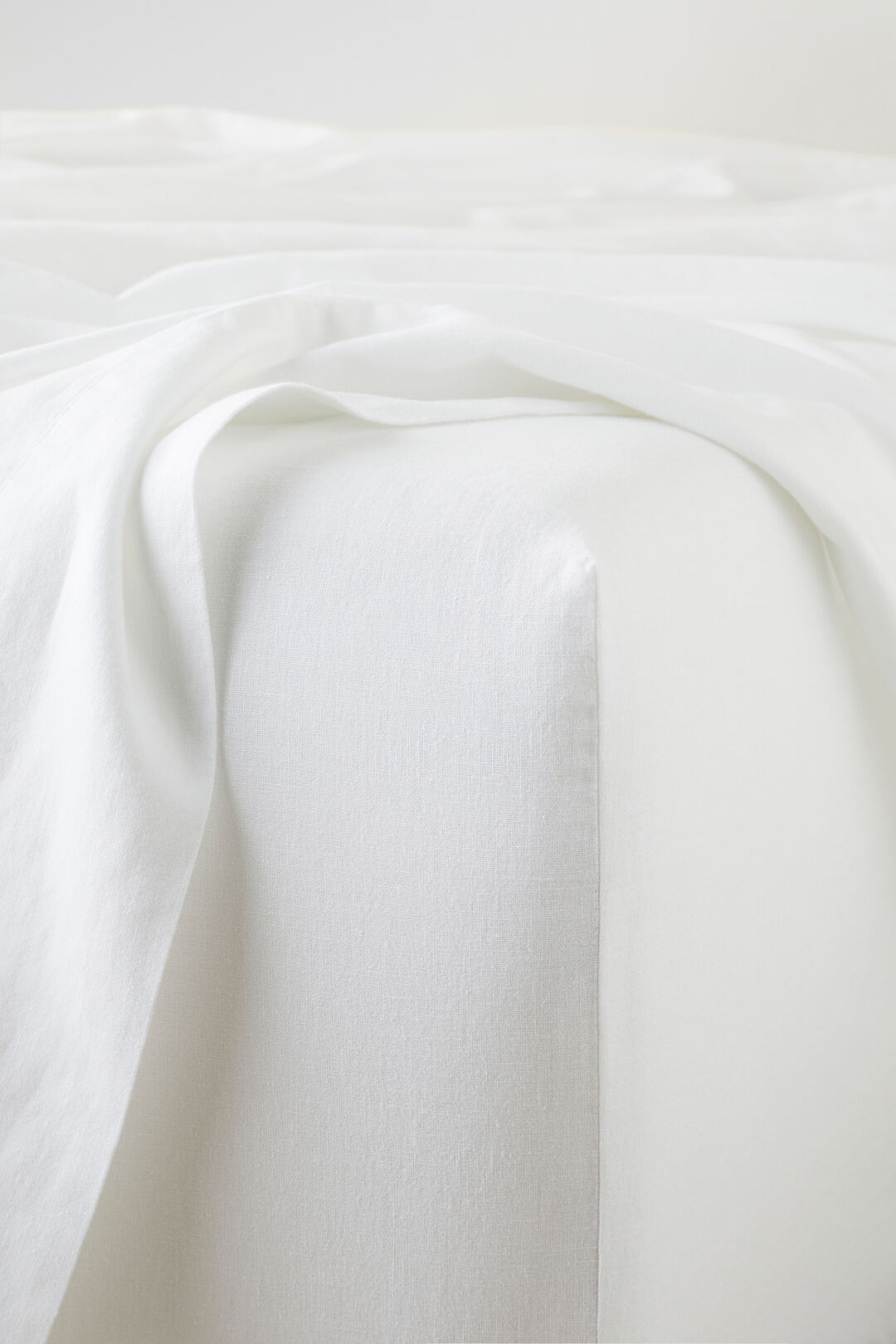 Alba Queen Fitted Sheet  White  hi-res