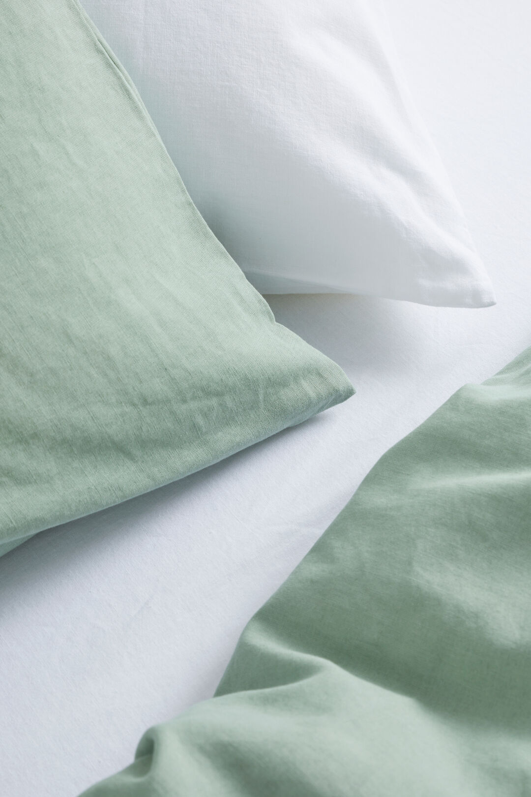 Alba Standard Pillowcase   White  hi-res