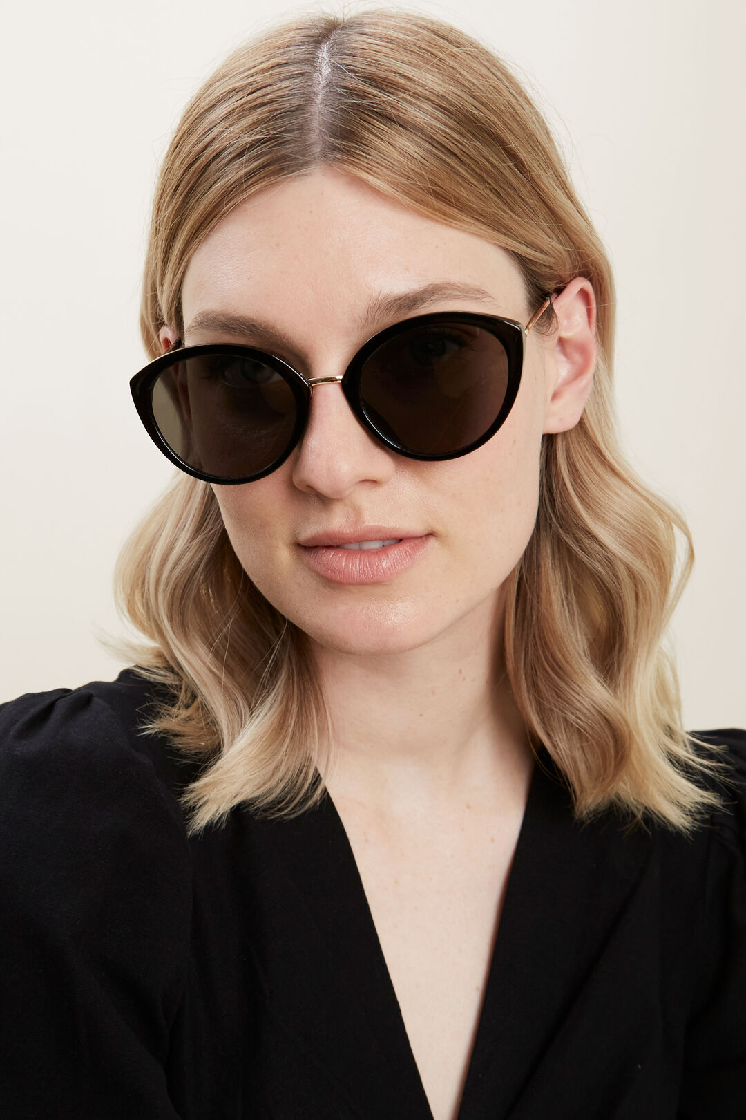 Sarah Cateye Sunglasses  Black  hi-res