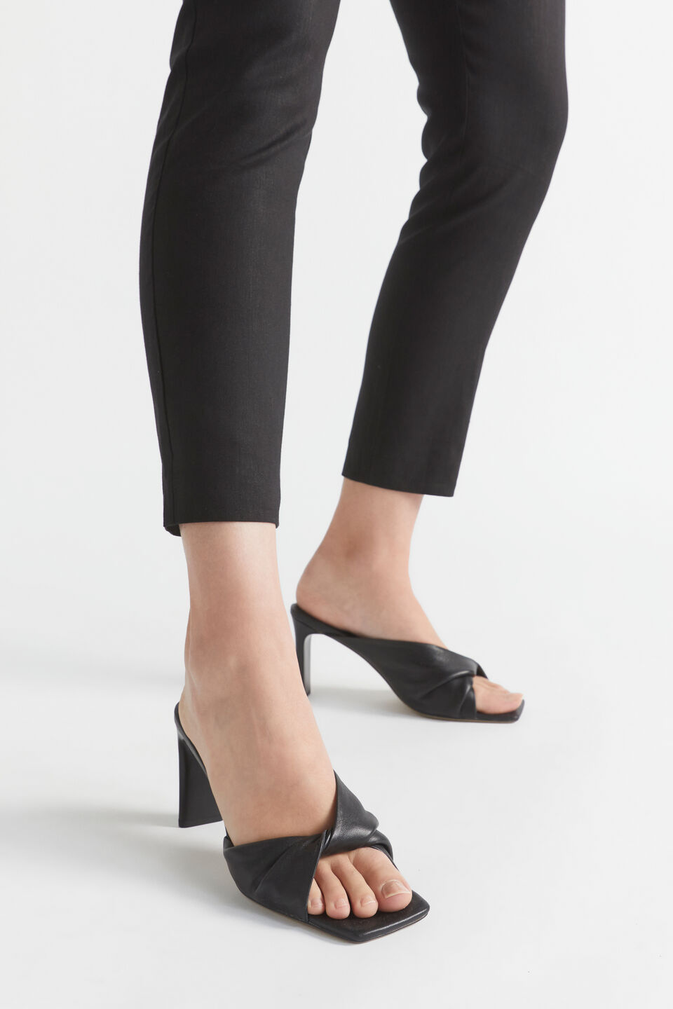 Flora Twist Heel  Black