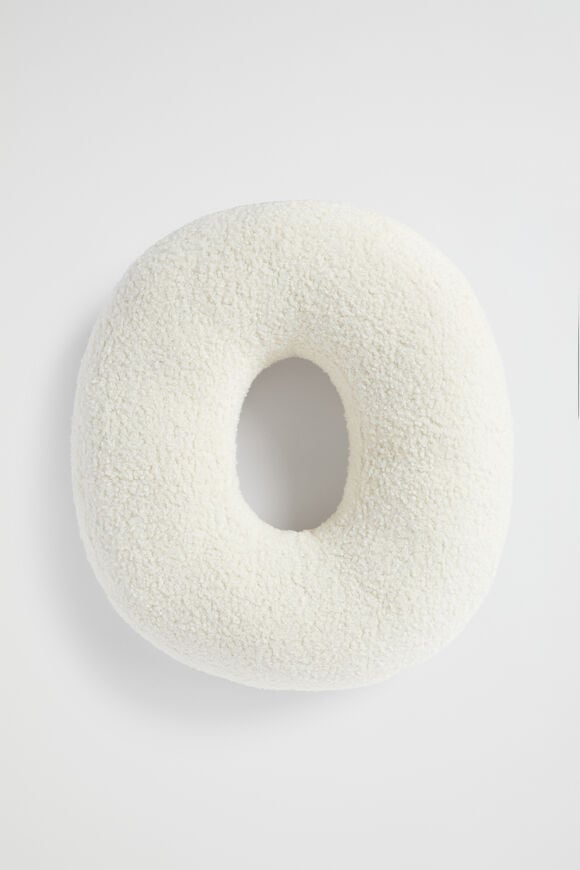 Initial Cushion  O  hi-res