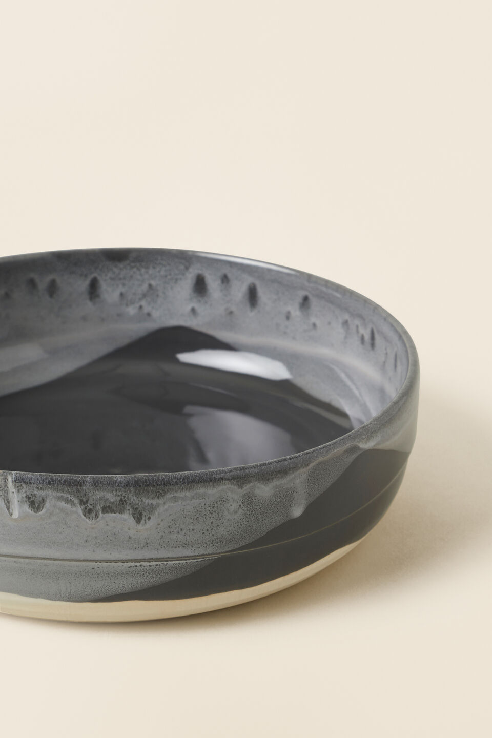 Arlo Round Dish   Charcoal