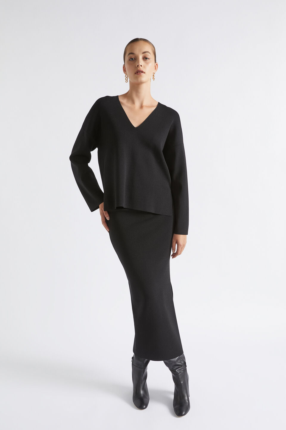 Crepe Knit V Neck  Black