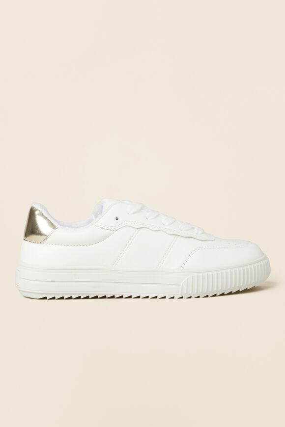 Scallop Trim Trainer  White  hi-res