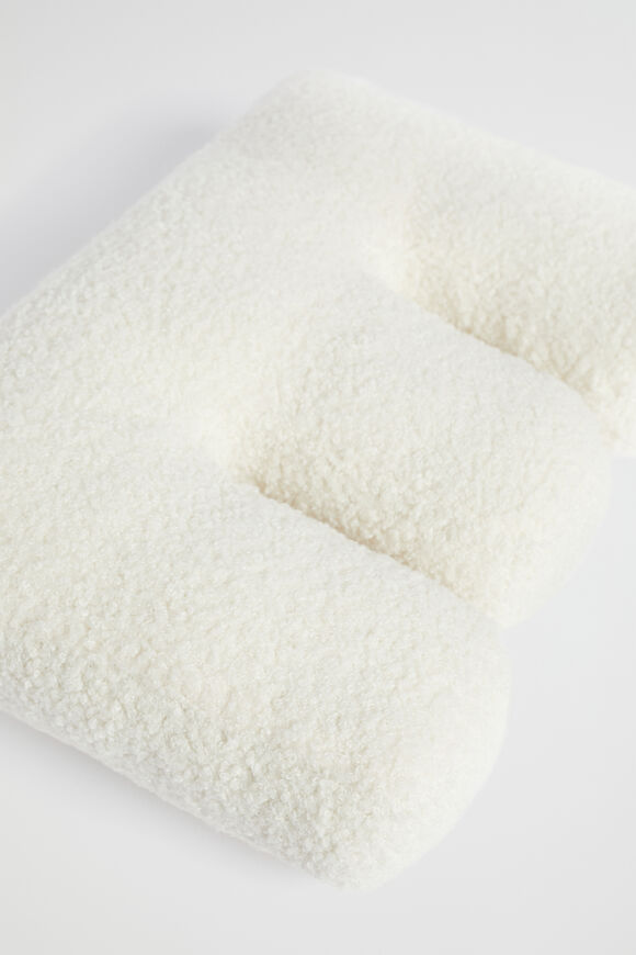 Initial Cushion  E  hi-res