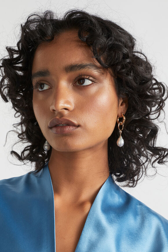 Pearl Link Hoop Earring  Gold  hi-res