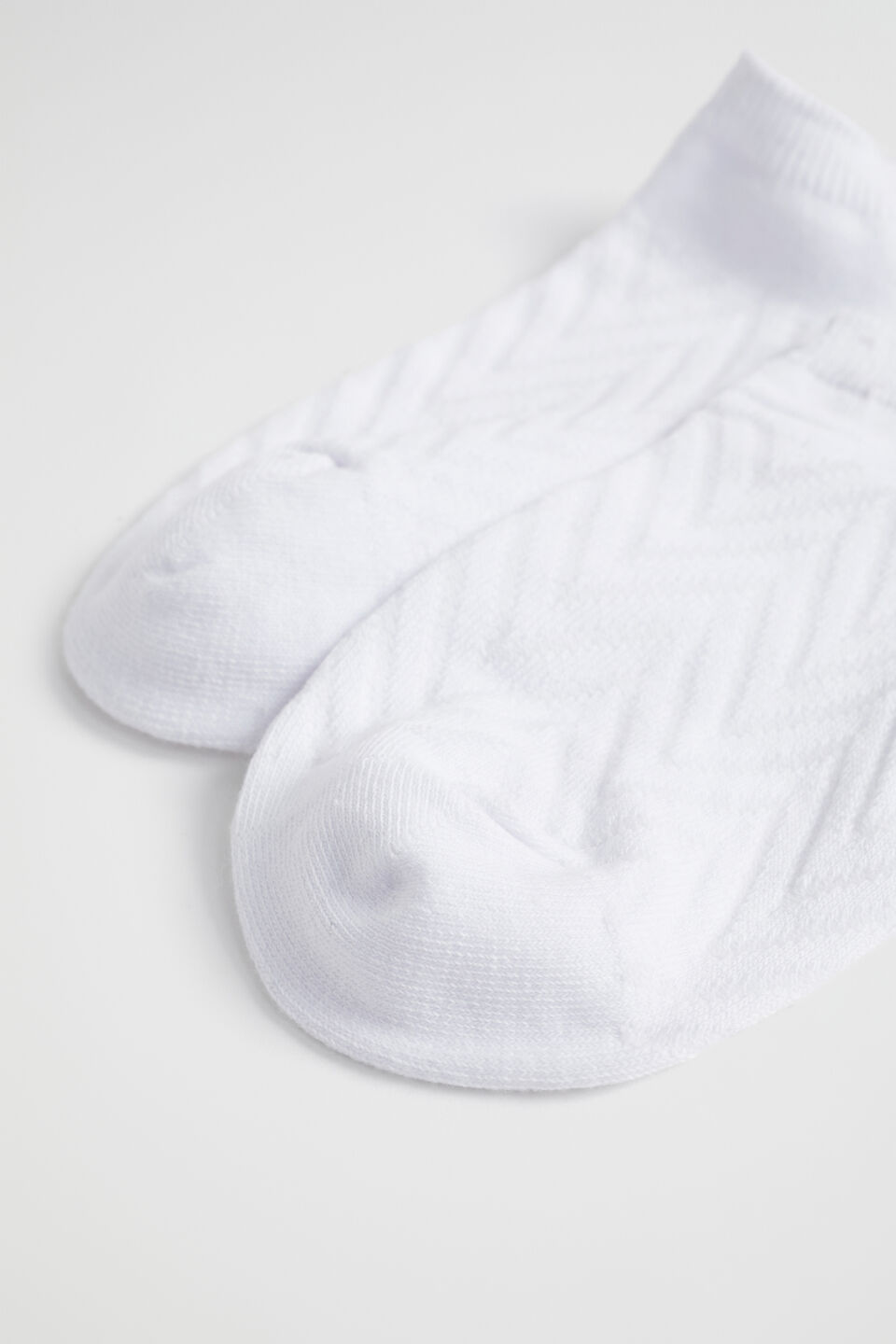 Chevron Knit Sneaker Sock  White