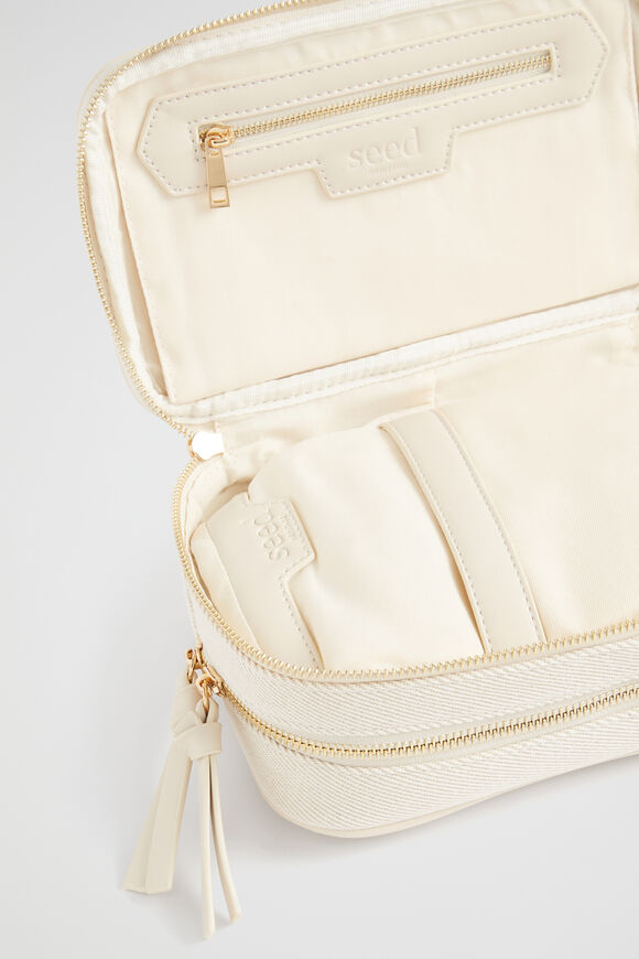 Initial Make Up Bag  F  hi-res
