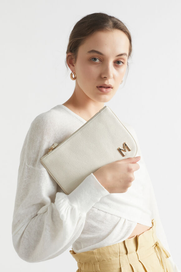 Initial Pouch  F  hi-res