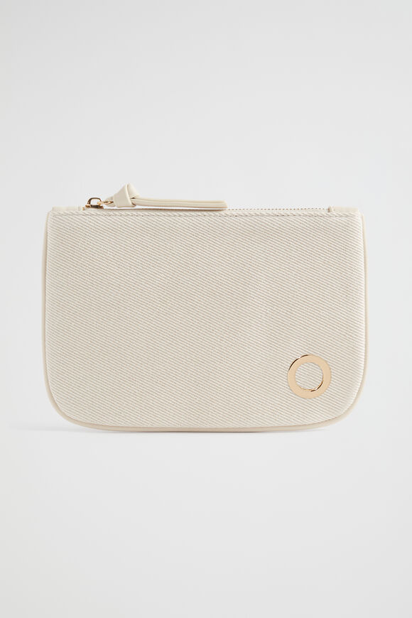 Initial Pouch  O  hi-res