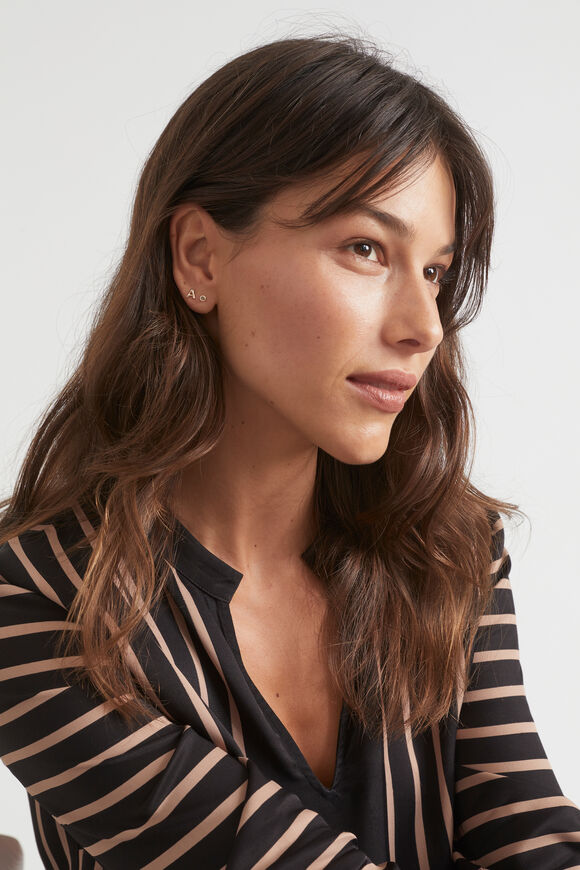 Initial Stud Earring  R  hi-res