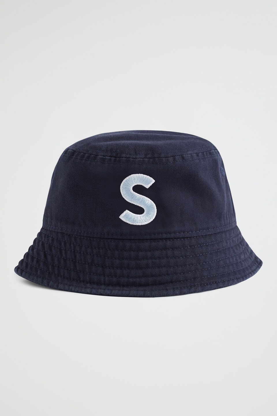 Initial Emb Bucket Hat  S