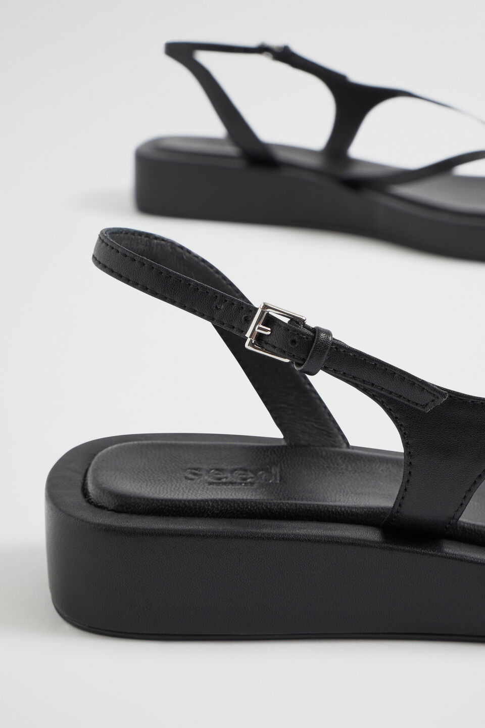 Nadia Flatform Sandal  Black