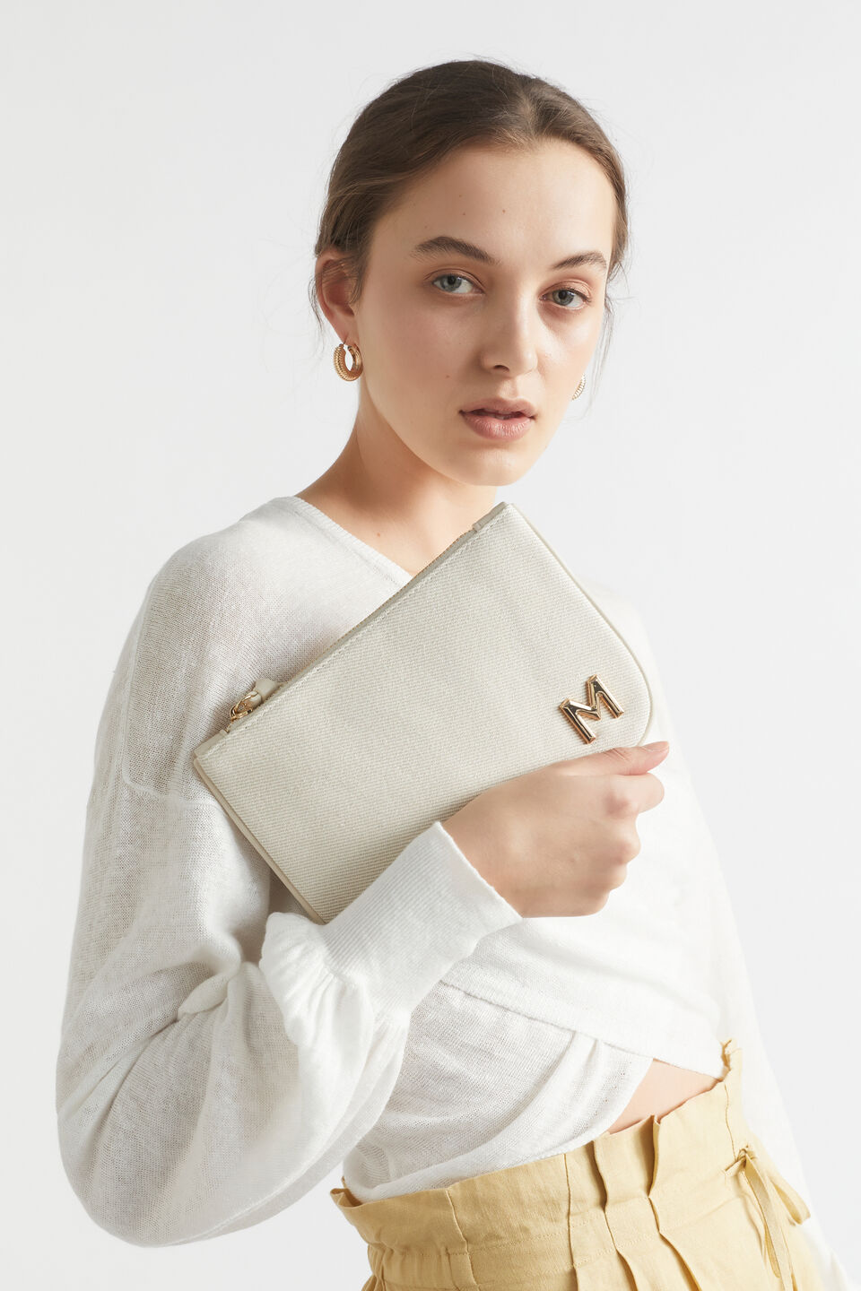 Initial Pouch  P