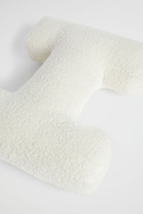 Initial Cushion  I  hi-res