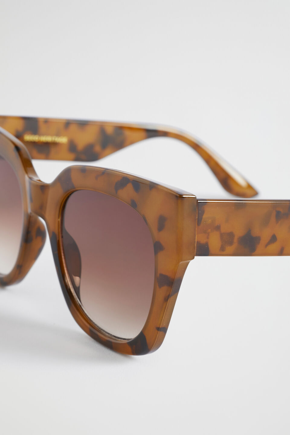 Sutton D Frame  Caramel Tort