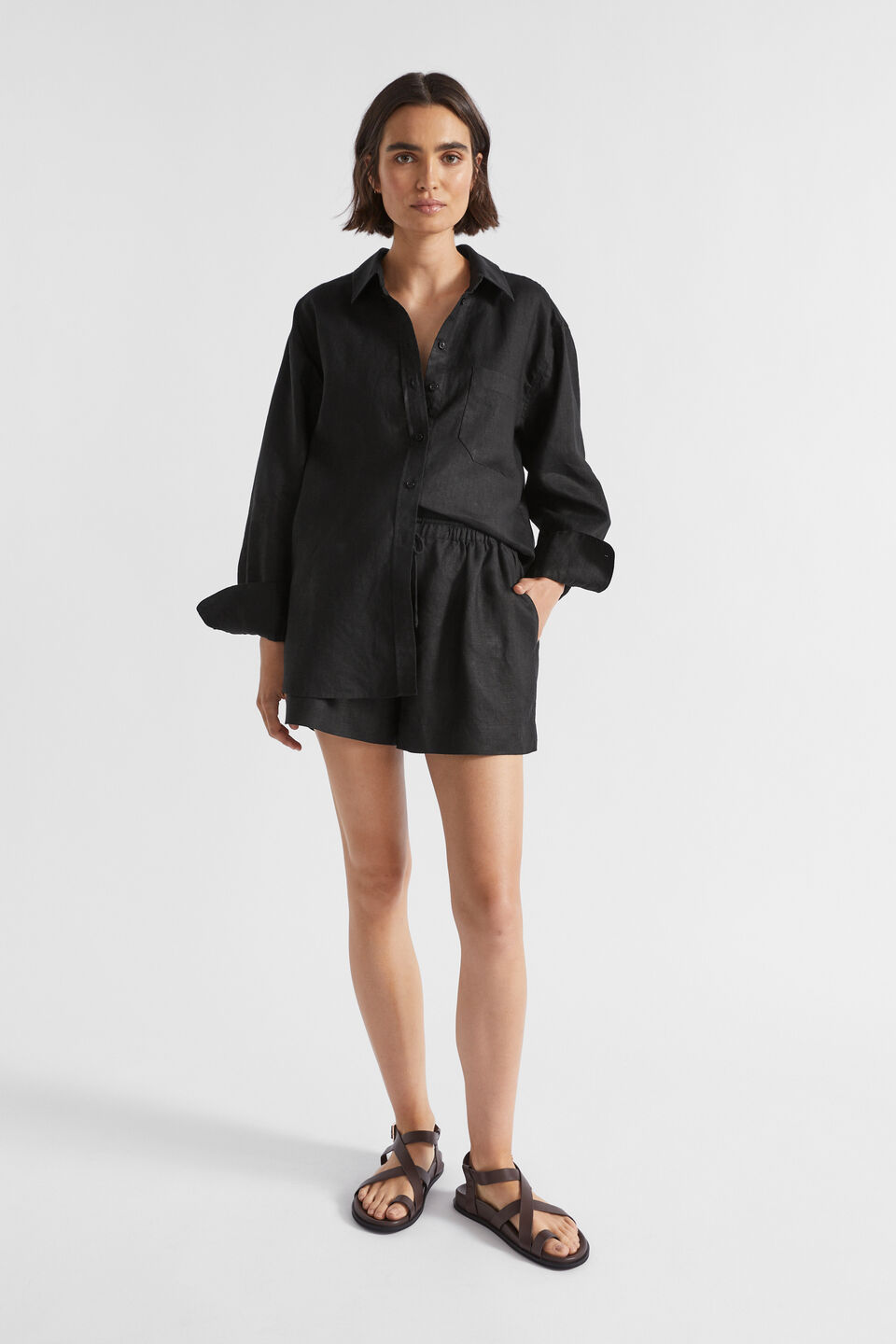 Core Linen Relaxed Short  Black