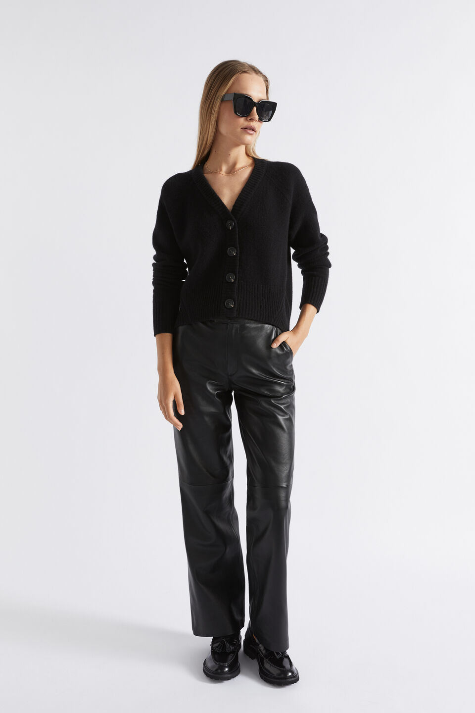 Sutton D Frame  Black
