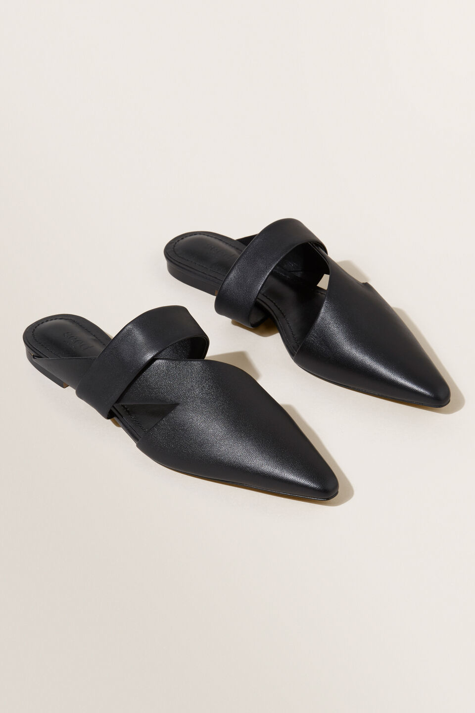 Lily Flat  Black