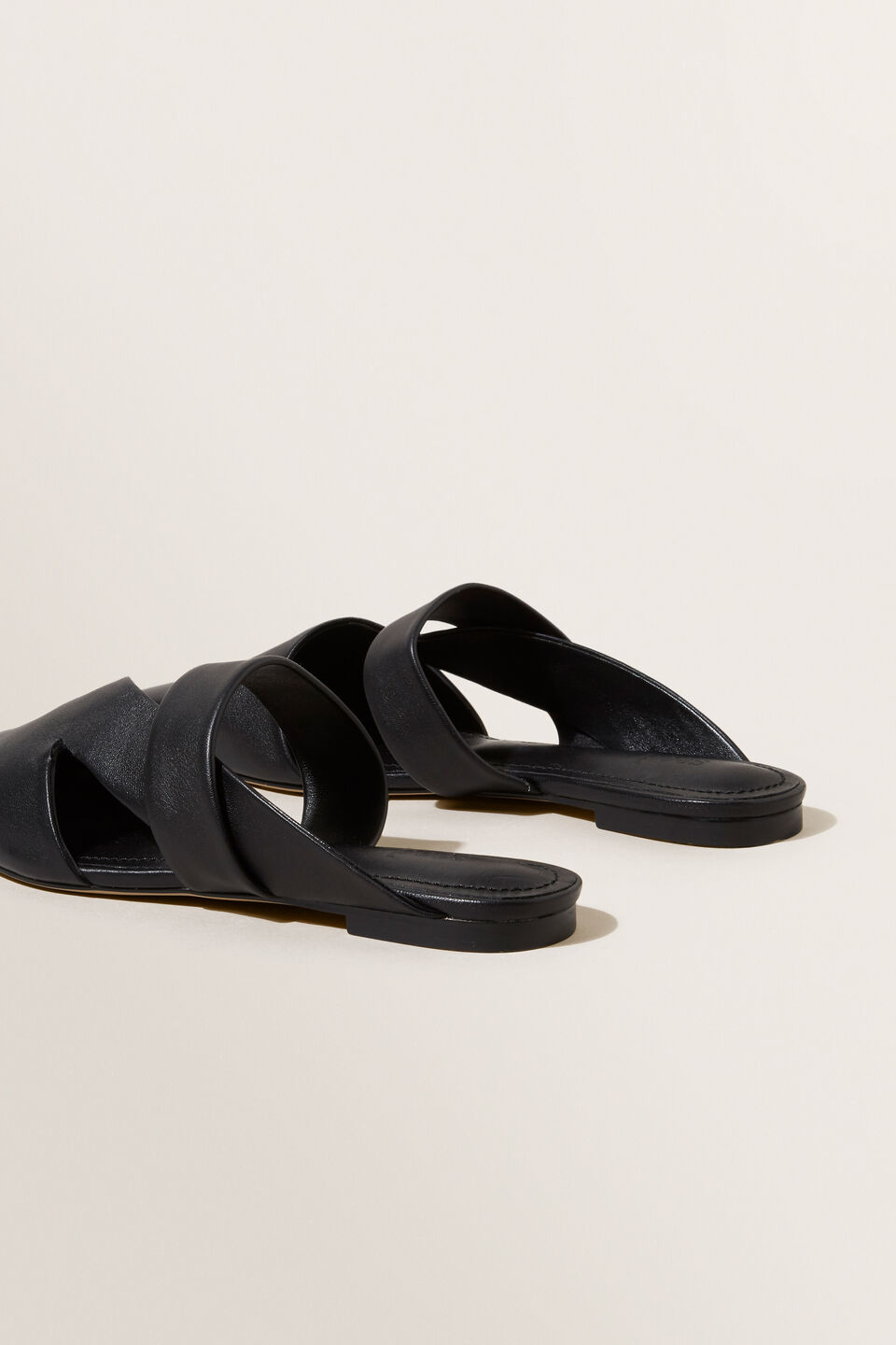 Lily Flat  Black