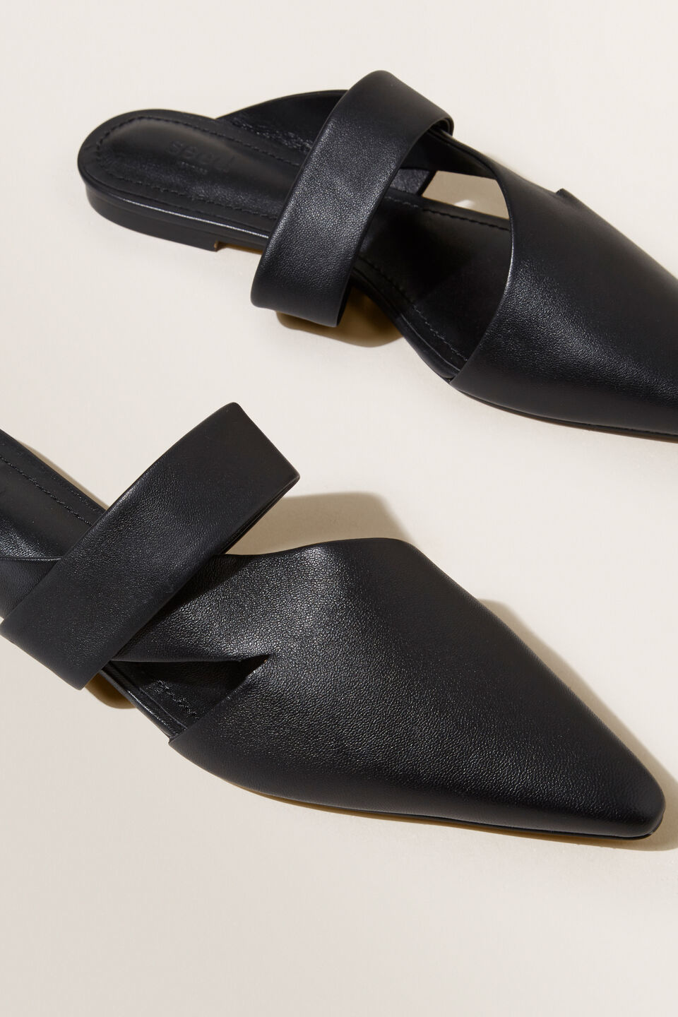 Lily Flat  Black