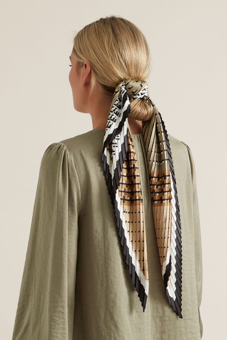 Wide Pleat Neck Scarf  