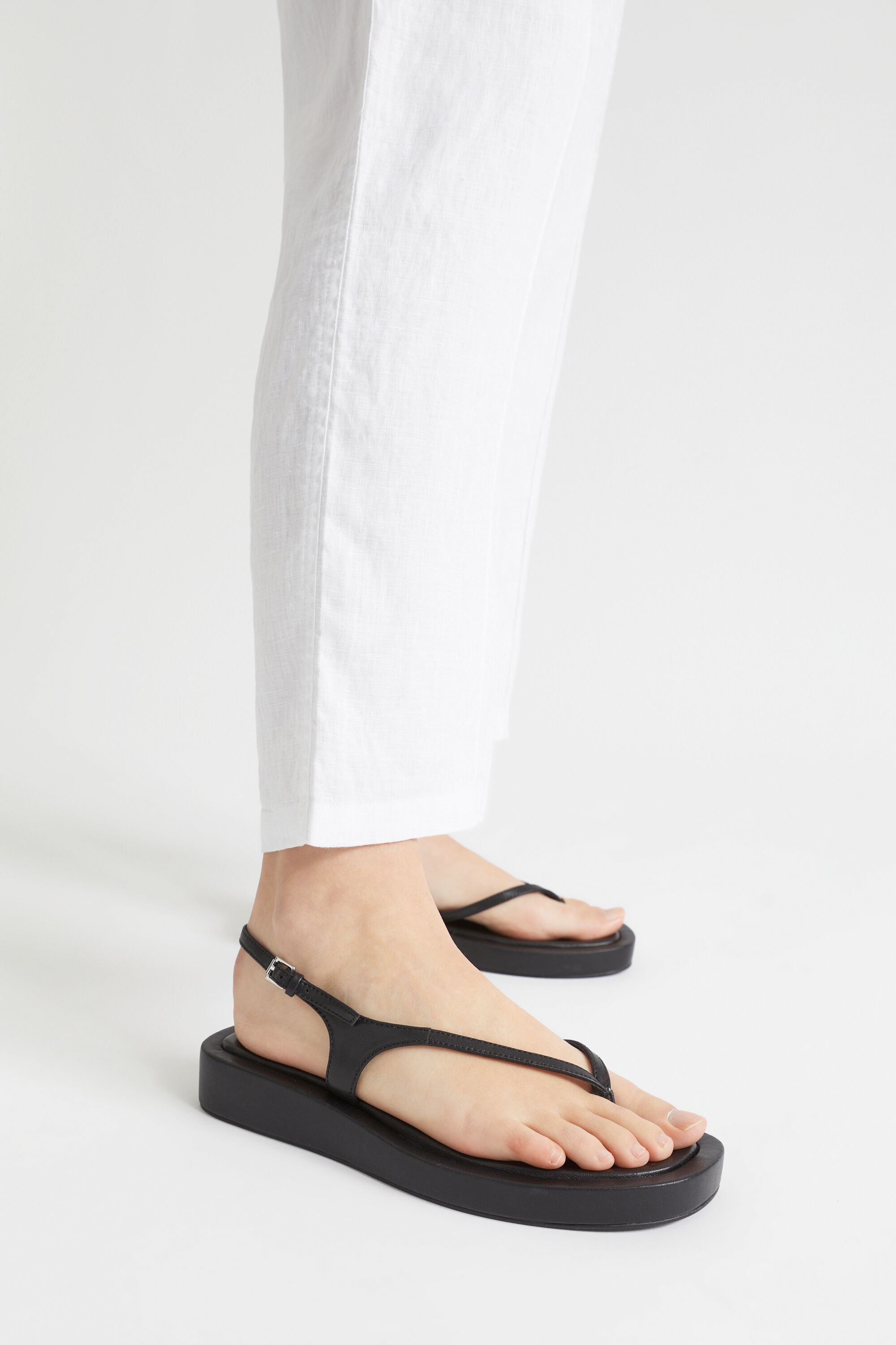 Nadia sandal shop