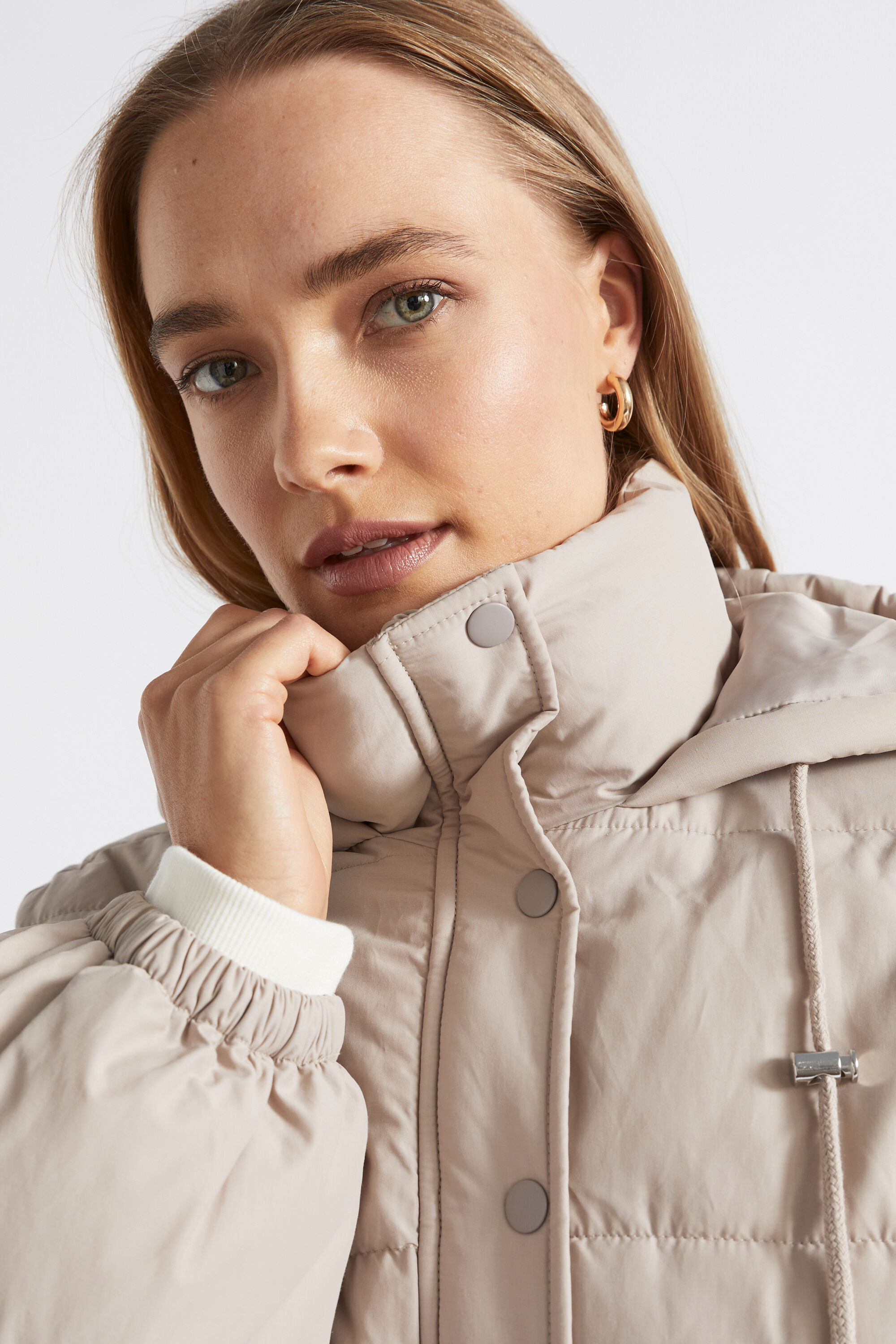 Light hooded puffer jacket top