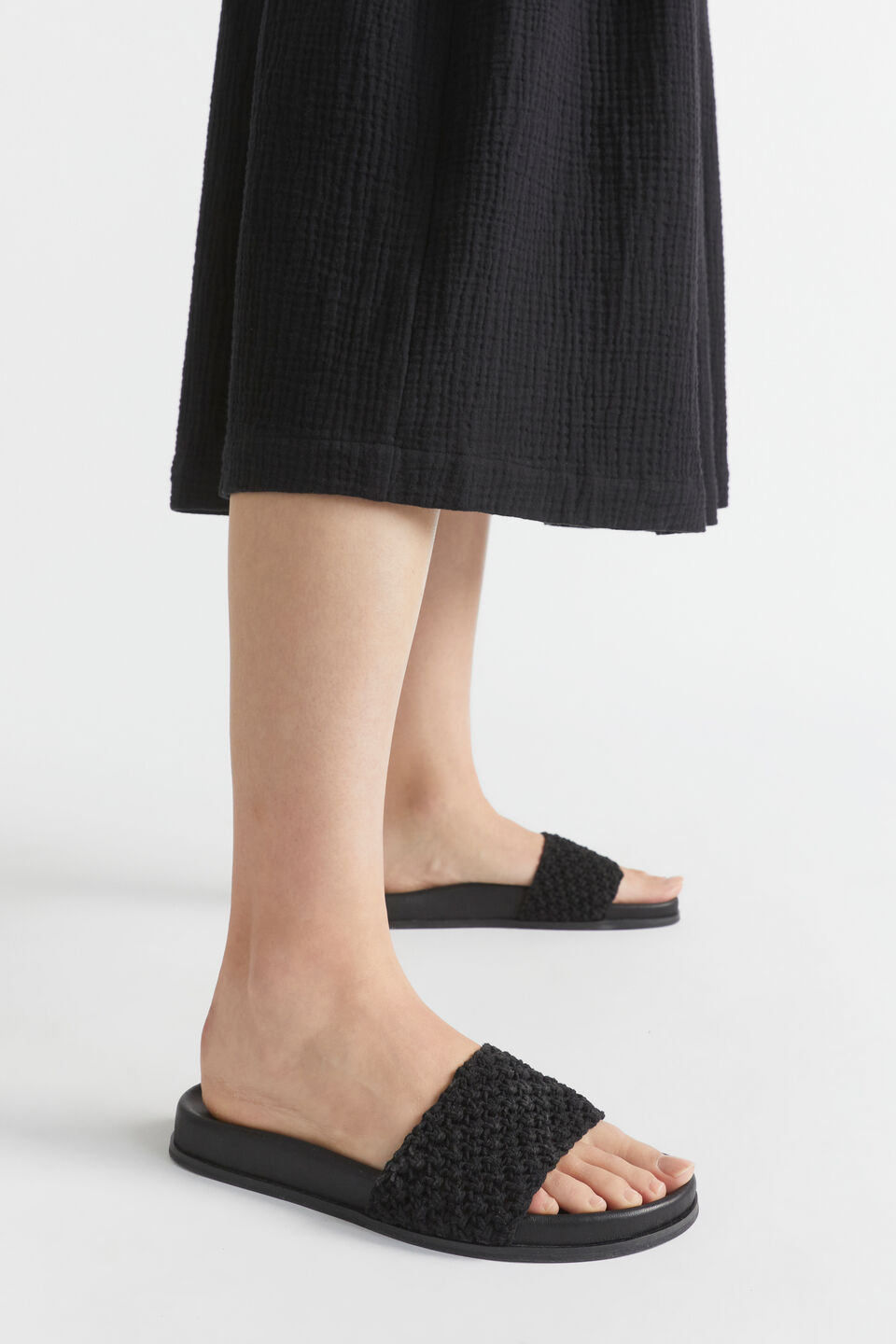 Donna Crochet Slide  Black