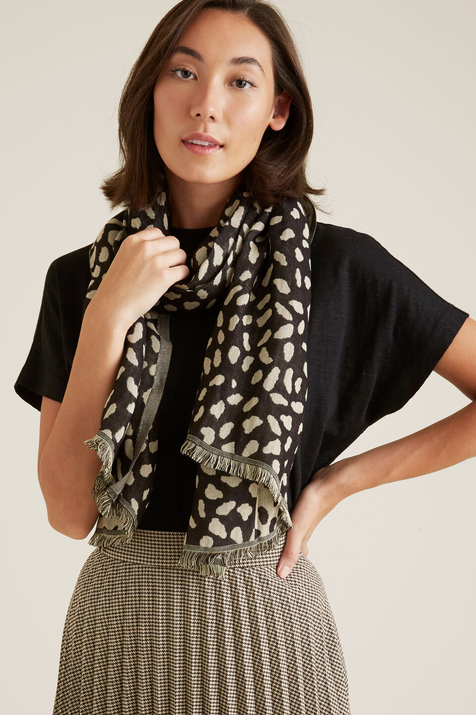 Abstract Spot Jacquard Scarf  