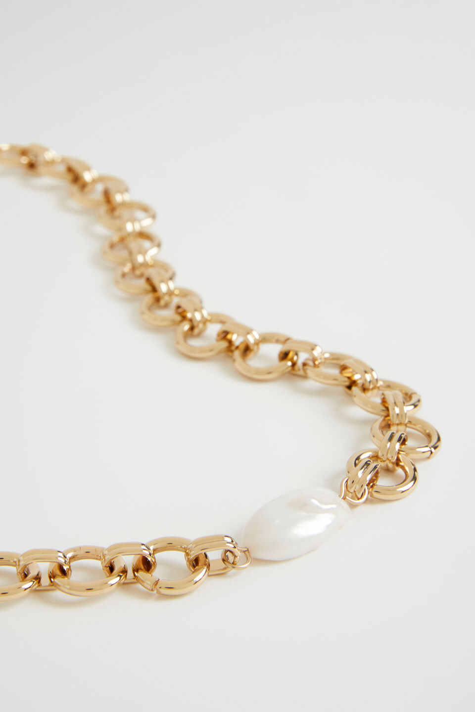 Circle Link Pearl Necklace  Gold