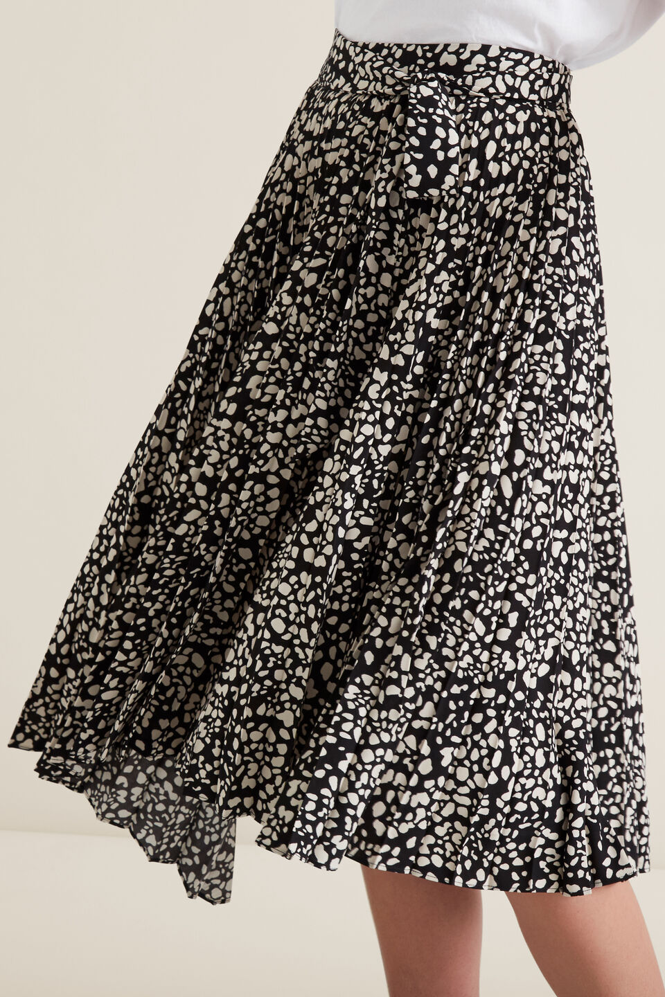 Asymmetric Pleat Skirt  