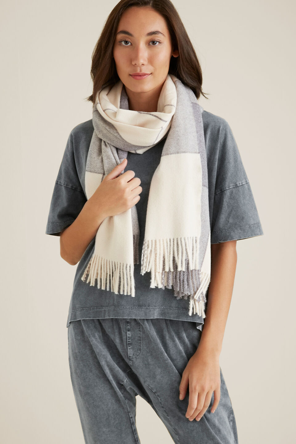 Minimal Check Scarf  