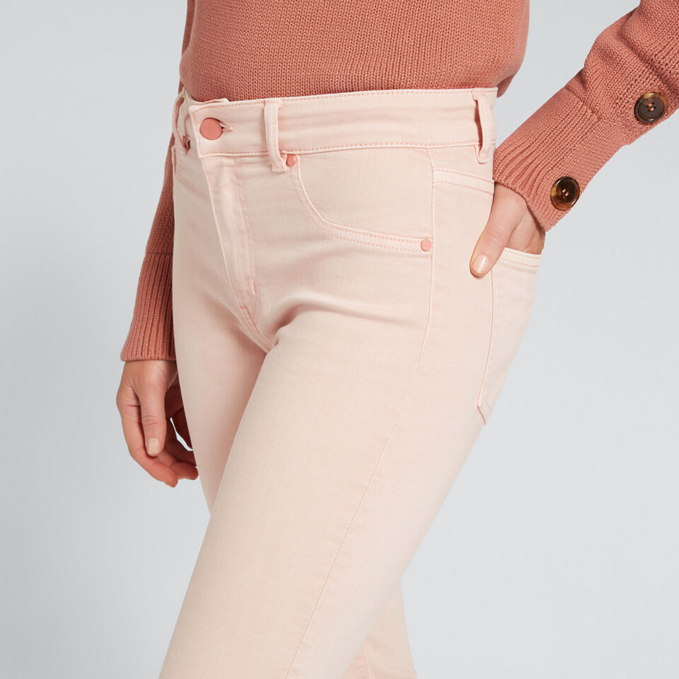 Frayed Pocket Detail Jean  