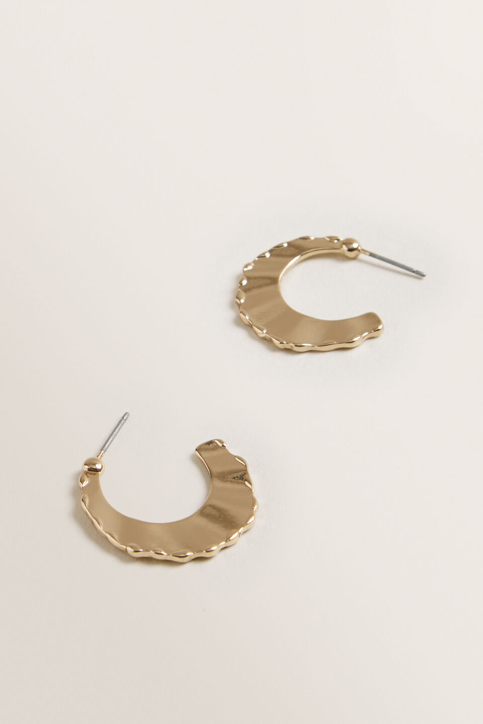 Curved Hoops  Gold