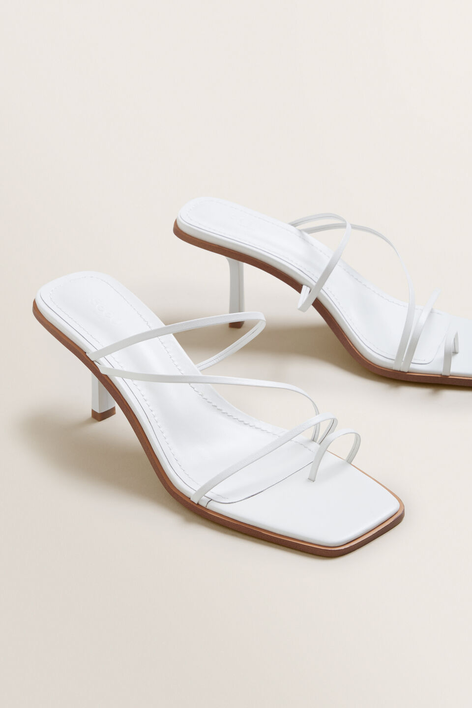 Bonnie Heel  White