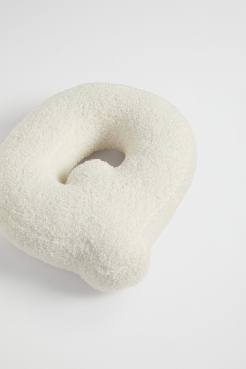 Teddy Initial Cushion Creme  Q