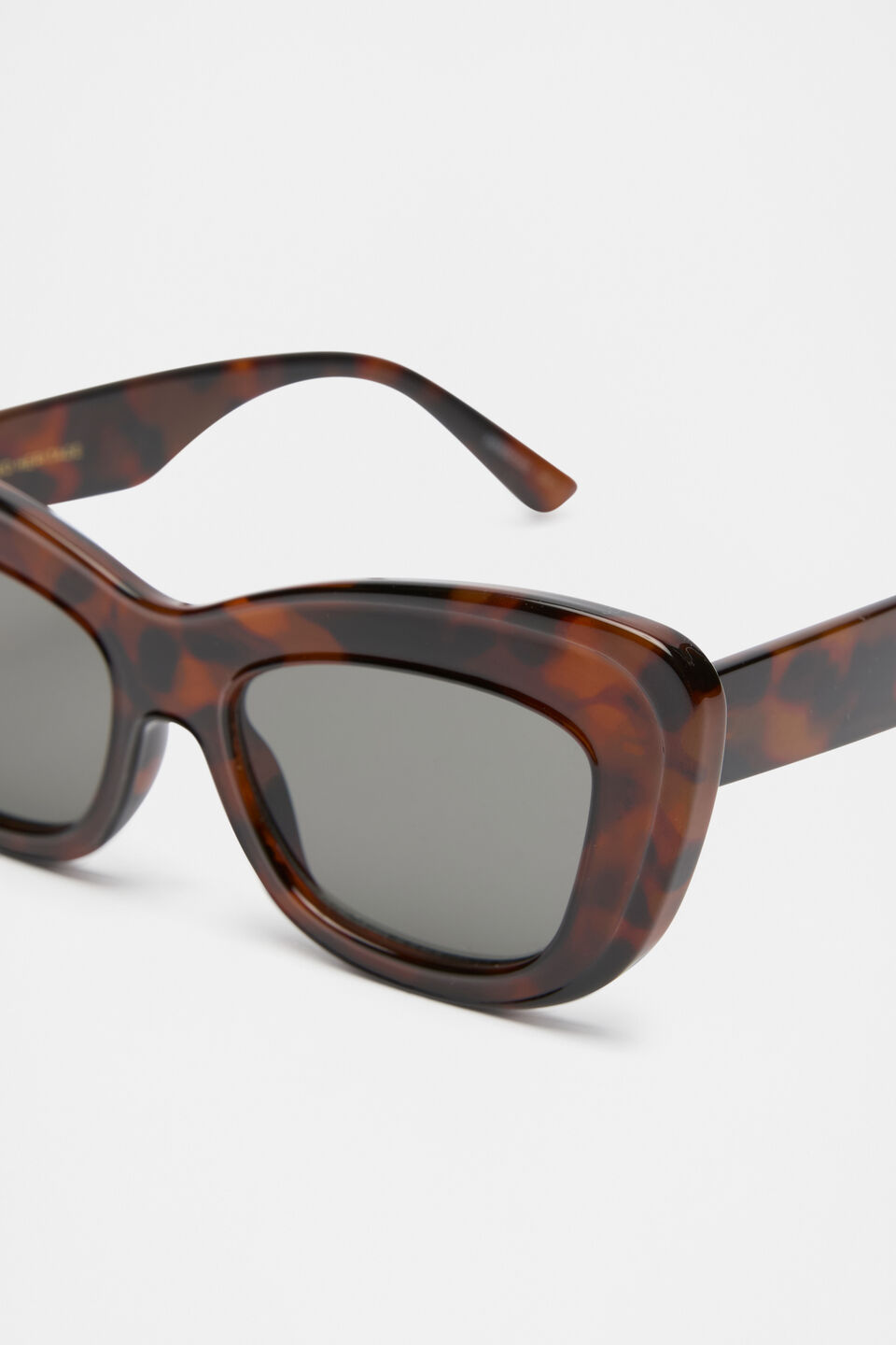 Isy Cateye Sunglasses  Brown Tort