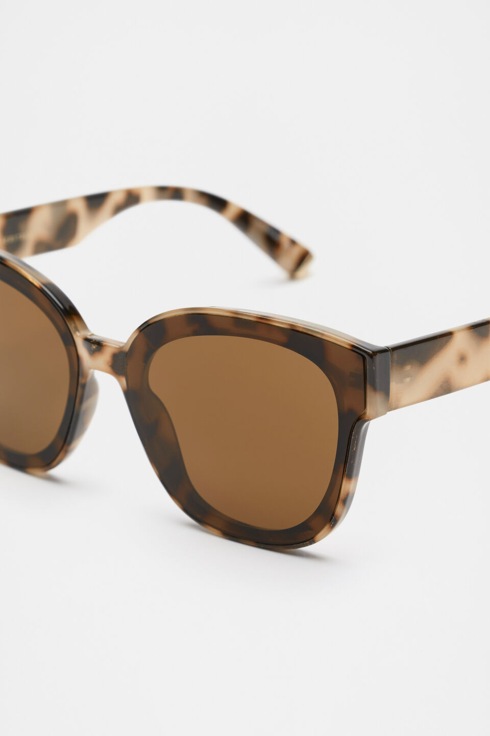 Michelle D Frame Sunglasses  Milky Tort
