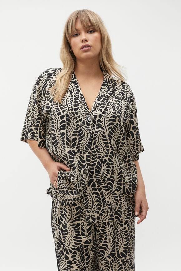 Motif Print Shirt  Motif Print  hi-res