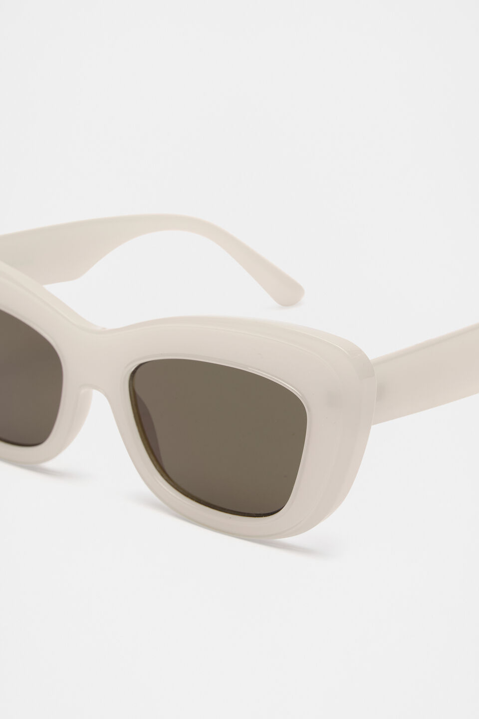 Isy Cateye Sunglasses  Magnolia