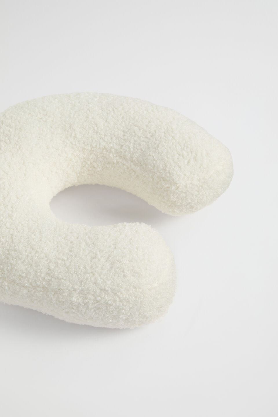 Teddy Initial Cushion Creme  C