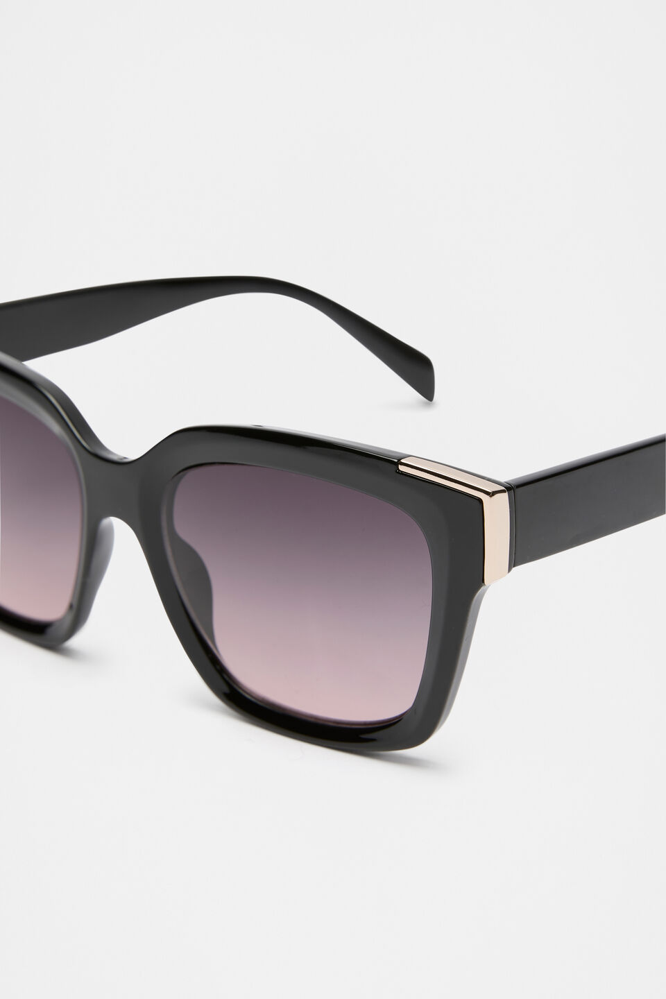 Meredith D Frame Sunglasses  Black