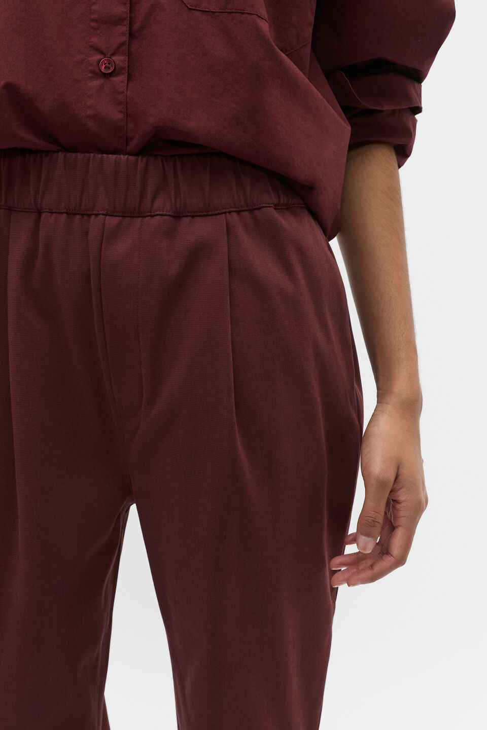 Tapered Leg Pleat Front Pant  Merlot