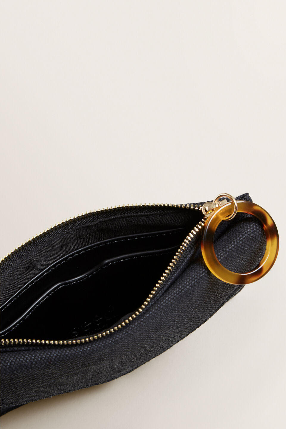 Lou Pouch  