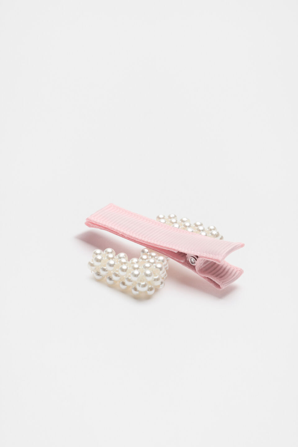 Initial Pearl Duck Clip  Z