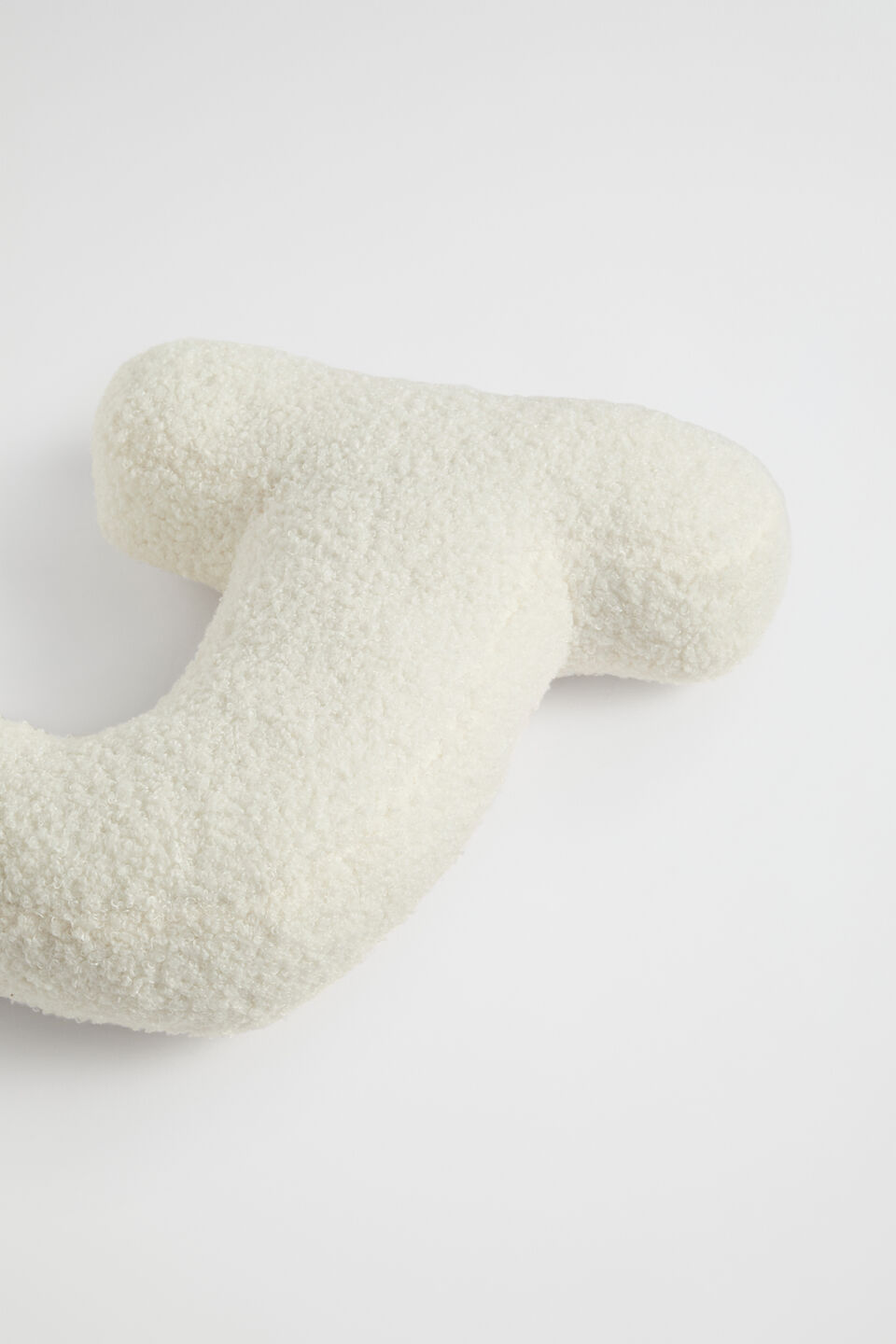Teddy Initial Cushion Creme  J